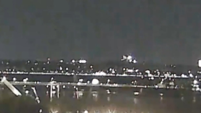 คลิปนาทีช็อก เครื่องบินชน ฮ ทหารสหรัฐ