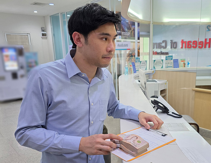 พีช โผล่จ่ายค่ารักษา 2 แสนให้ลุงกับป้า