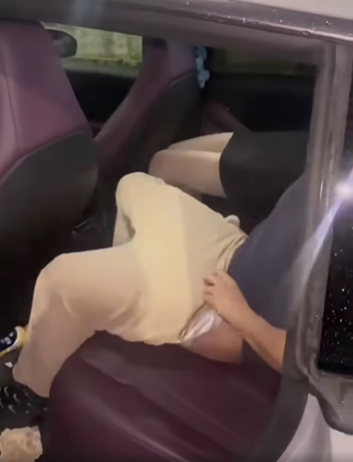 จับชู้คารถ ผัวพาสาวกินแซ่บเบาะหลัง 