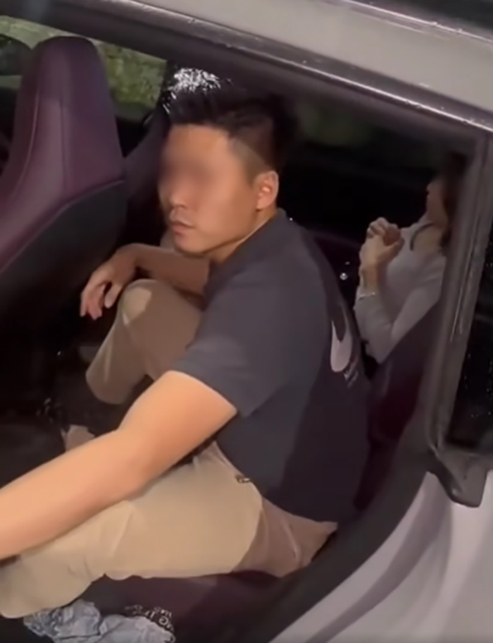 จับชู้คารถ ผัวพาสาวกินแซ่บเบาะหลัง 