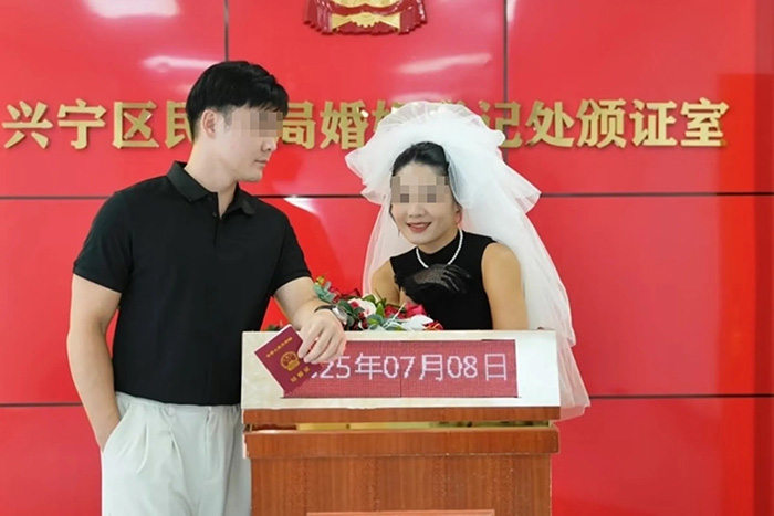 สาวโพสต์รูปแต่งงาน หลังคบแค่ 33 วัน 