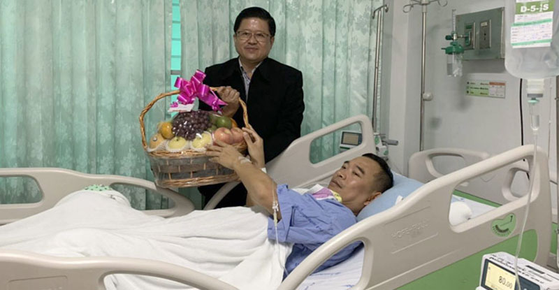 คณากร เพียรชนะ