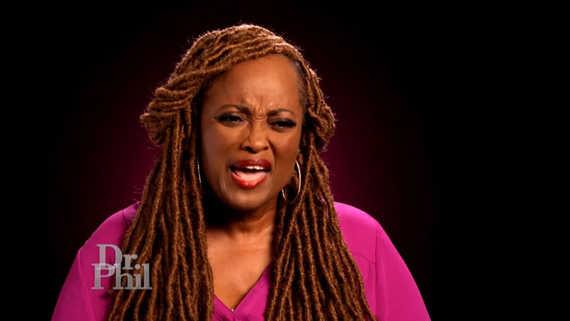 แม่สวมเดรสขาวคล้ายเจ้าสาว