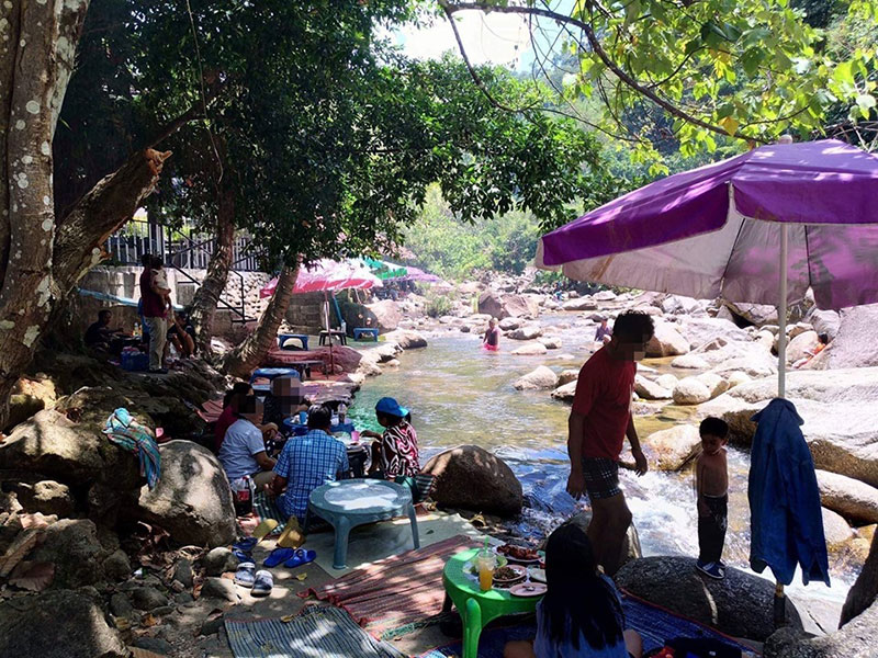 เทคอนกรีตลง น้ำตกท่าแพ