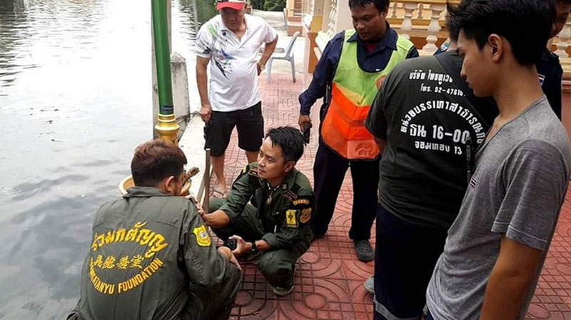 ศพทารกถูกทิ้งลอยน้ำ