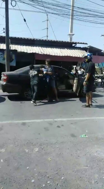 หนุ่มขับกระบะดำ