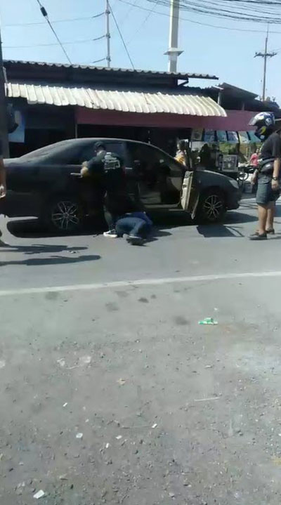 หนุ่มขับกระบะดำ
