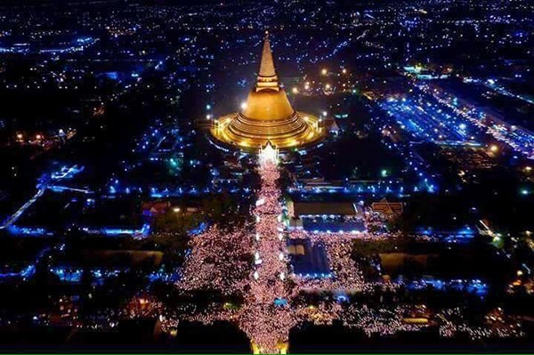 นครปฐมร่วมจุดเทียนหน้าองค์พระปฐมเจดีย์