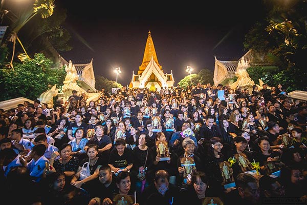 นครปฐมร่วมจุดเทียนหน้าองค์พระปฐมเจดีย์
