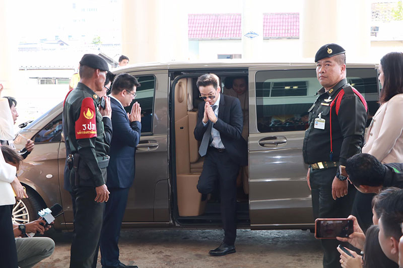 โอ๊ค พานทองแท้