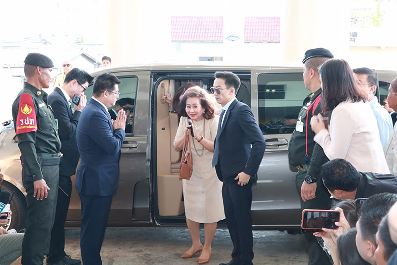 โอ๊ค พานทองแท้