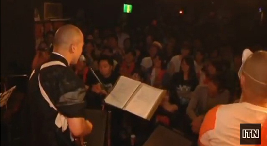 บาทหลวง-พระญี่ปุ่น ตั้งวงร็อก เผยแพร่คำสอนในหมู่วัยรุ่น