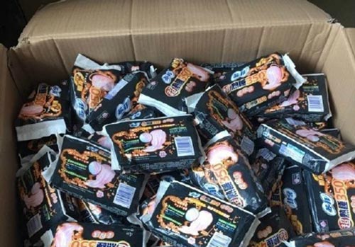 ตำรวจจีนบุกจับโรงงานผ้าอนามัยปลอม