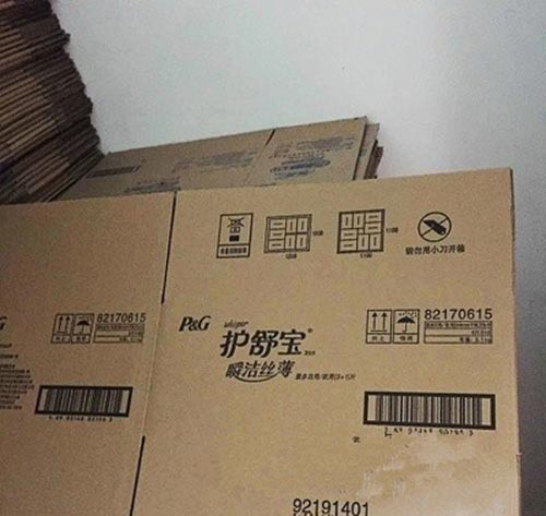 ตำรวจจีนบุกจับโรงงานผ้าอนามัยปลอม