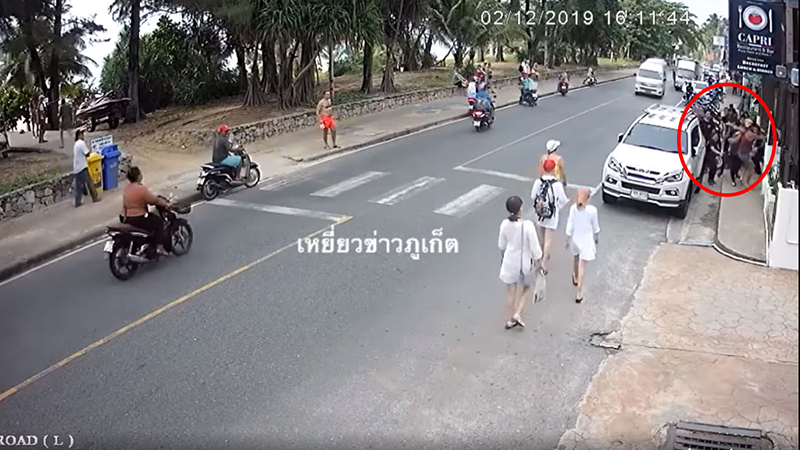 พนักงานร้านอาหารนับสิบ