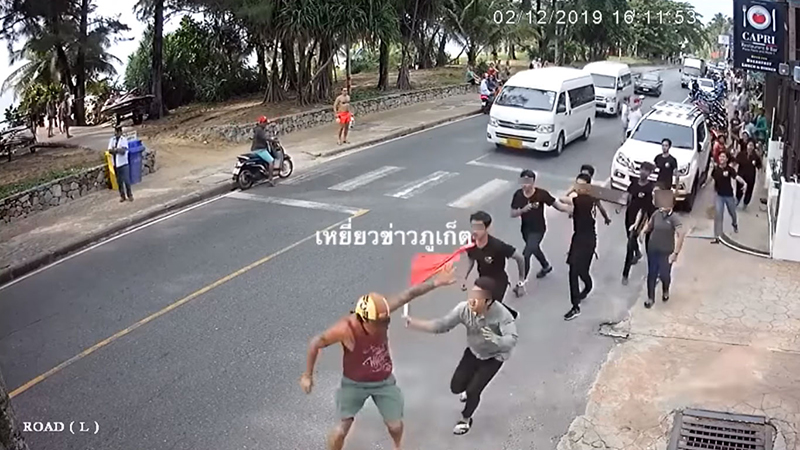 พนักงานร้านอาหารนับสิบ