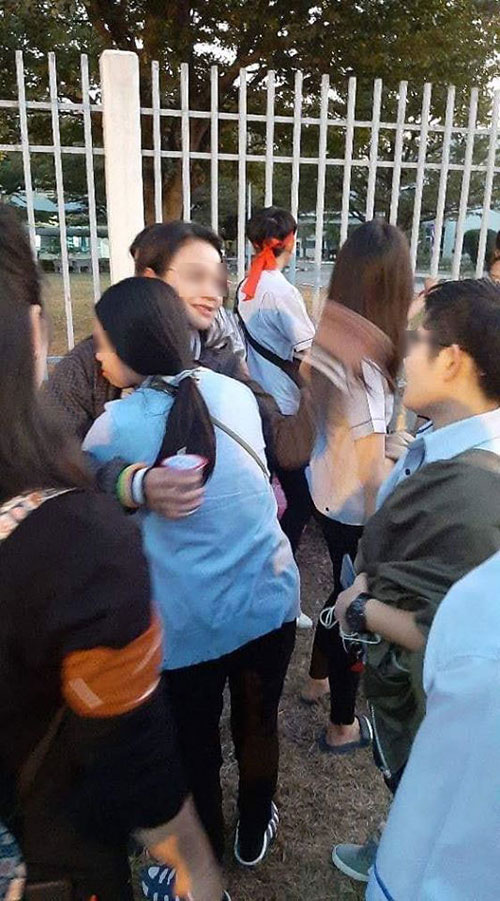 แรงงานชูป้ายประท้วง