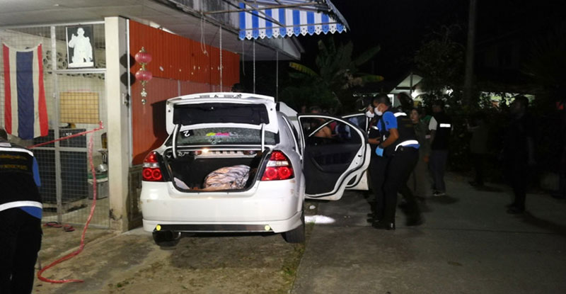 เก๋งเหยียบแหลกแหกด่าน 15 กม.