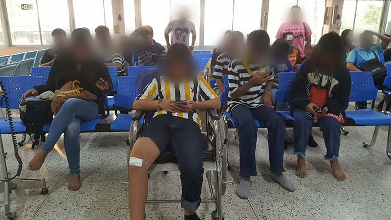 รถบัสทัศนศึกษาหลุดโค้ง