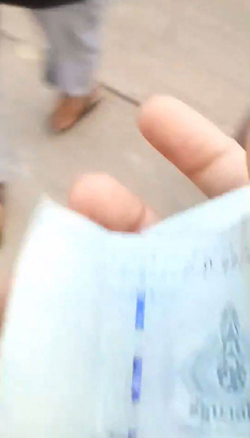 พรรคดังแจกเงิน