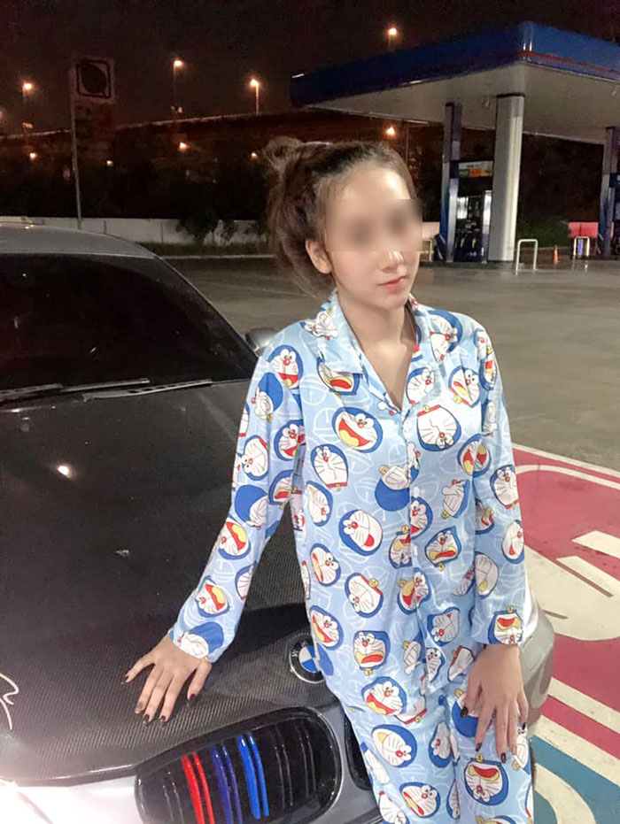 พริตตี้สาว