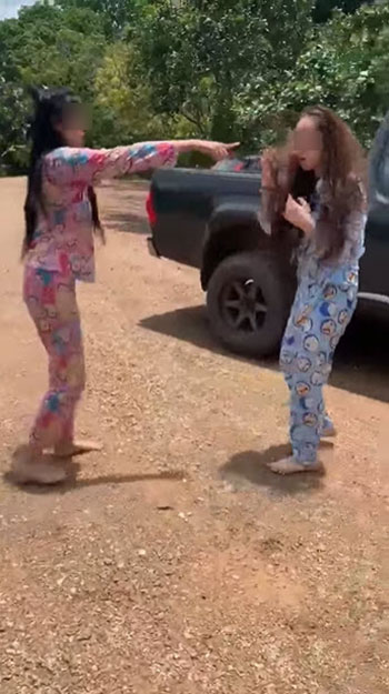 พริตตี้สาว