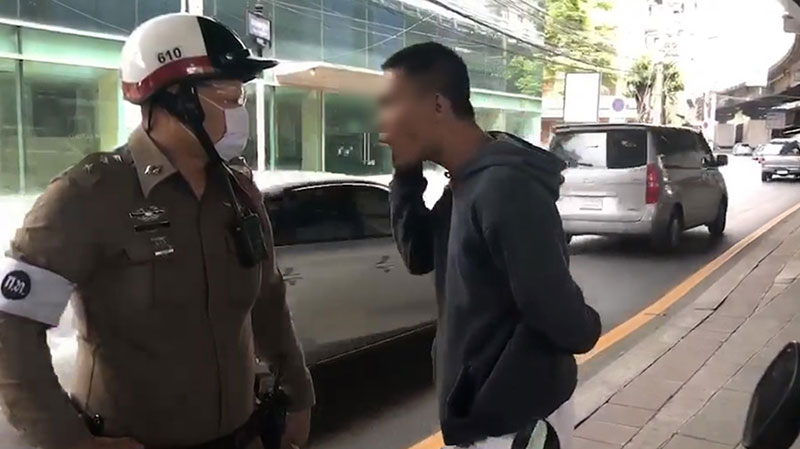 ด่าตำรวจ