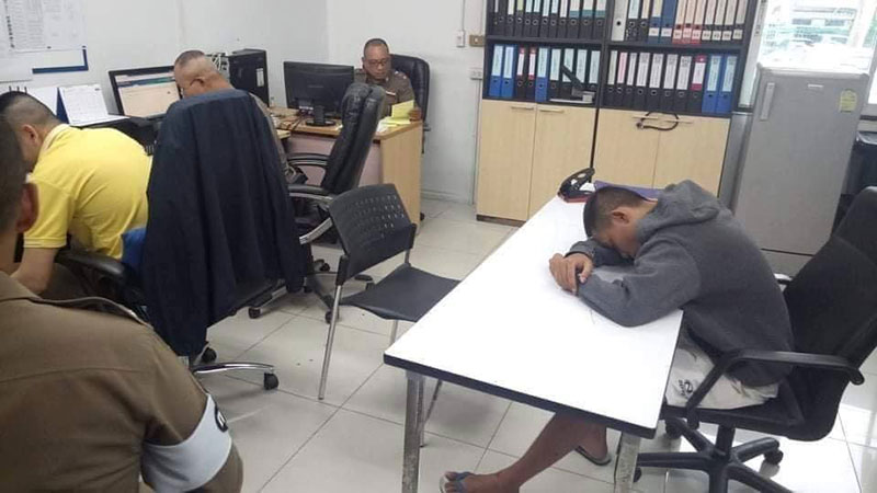 ด่าตำรวจ