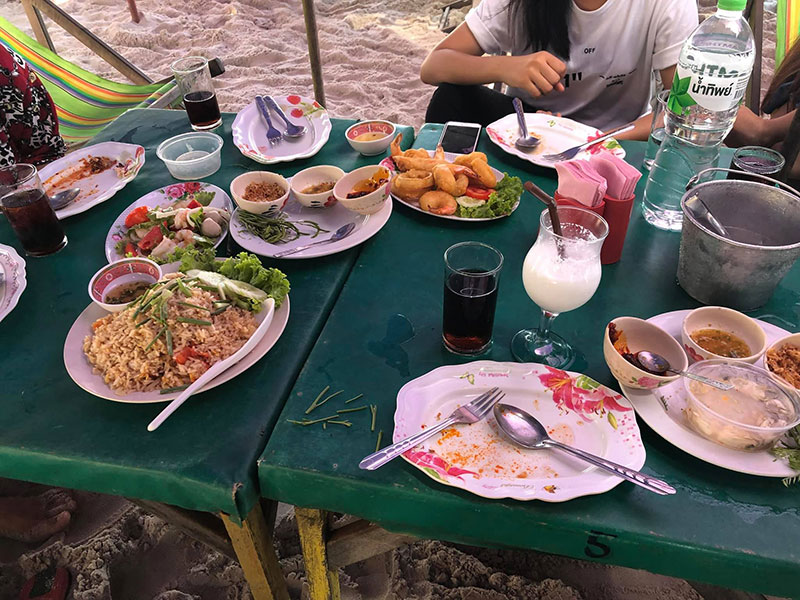 ร้านริมหาดหัวหินหลอกให้นั่งฟรี