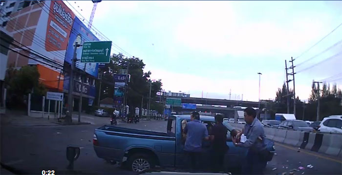 เบนซ์ชนแหลก