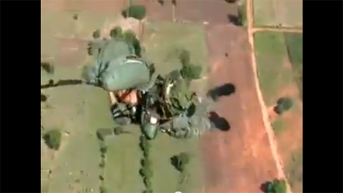 คลิปทหารไทยโดดร่ม แต่ร่มติดเครื่องบิน