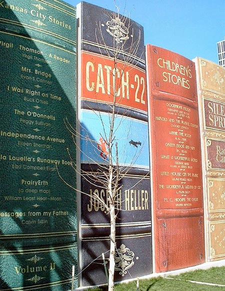 ออกแบบที่จอดรถให้เป็นชั้นหนังสือสุดเก๋