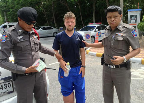 ฝรั่งขาบวมขอทาน