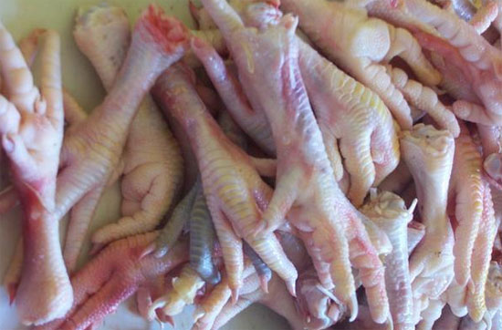 จีนบุกทลายโรงงานขาไก่ปนเปื้อนสารเคมี