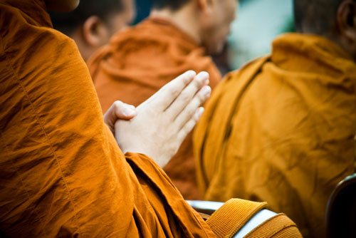 รวมบทสวดมนต์ข้ามปี จาก 2567 ไป 2568 เตรียมใจให้ผ่องใสรับปีใหม่