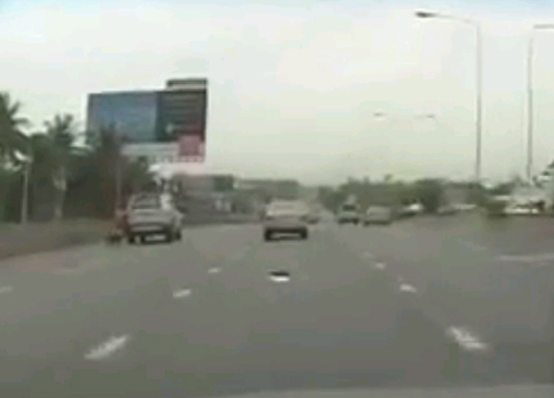 หนุ่มขับปาเจโร่เบียดจยย.ล้มมอบตัวสน.ตลิ่งชัน