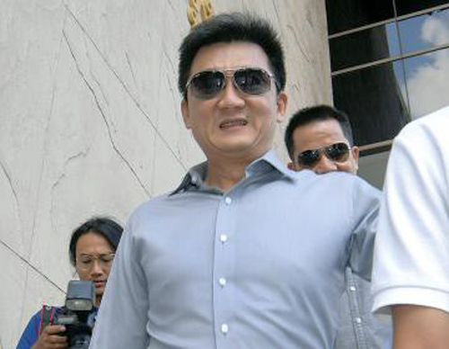 เสี่ยขาว ซานติก้าผับ หรือ นายวิสุข เสร็จสวัสดิ์