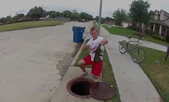 ตกปลาจากท่อระบายน้ำ