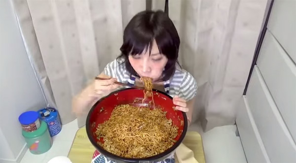 กินบะหมี่มื้อเดียว 3 กิโลกรัม