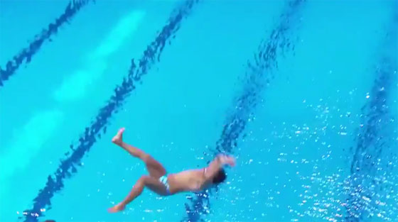 นักกีฬาฟิลิปปินส์โชว์ลีลาโดดน้ำ