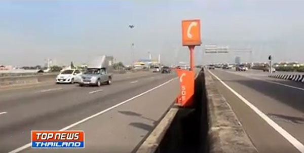 คนขับแท็กซี่ปีนโทรศัพท์ทางด่วน พลัดตกเสียชีวิต