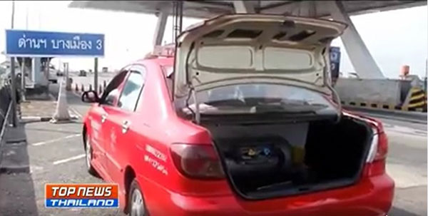 คนขับแท็กซี่ปีนโทรศัพท์ทางด่วน พลัดตกเสียชีวิต