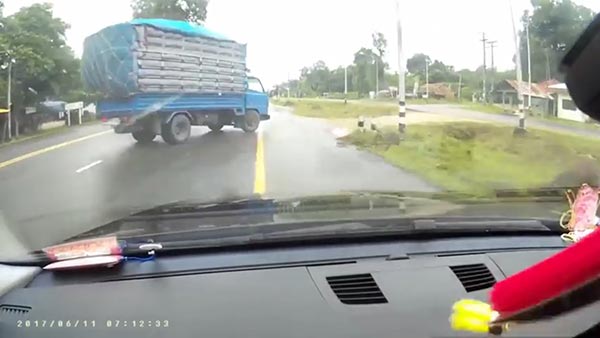 รถบรรทุกตัดหน้า