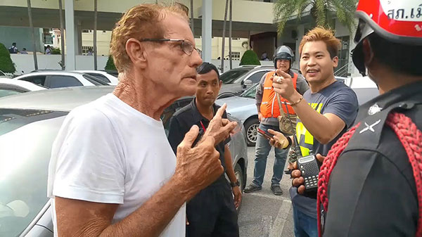 หนุ่มร้านทองต่อยฝรั่ง