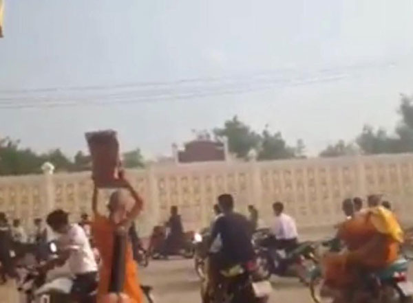 เด็กแว้น แห่เบิ้ลรถส่งวิญญาณ