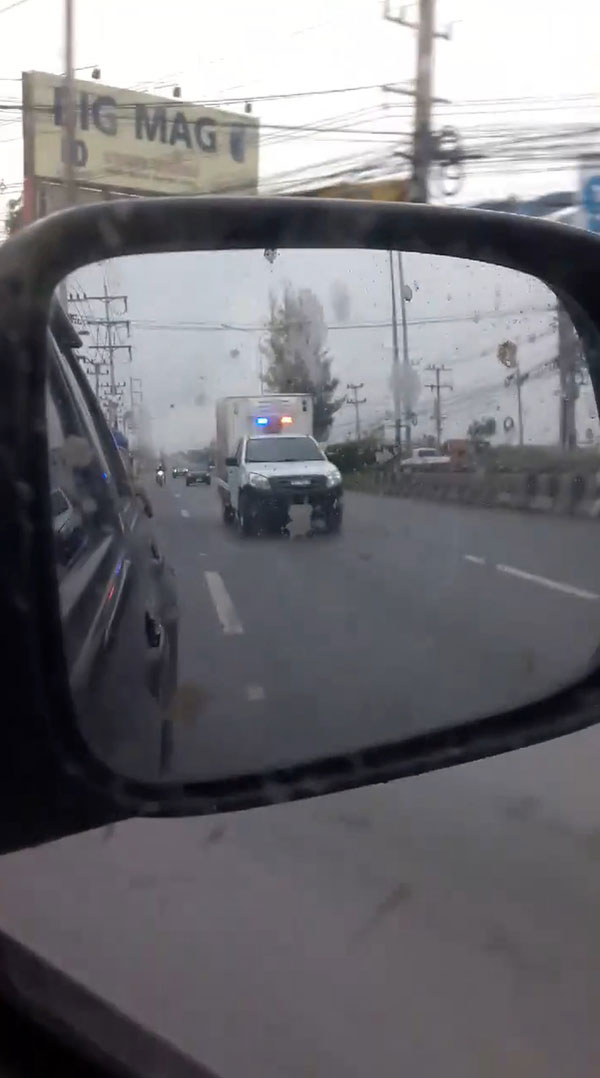 รถไก่ย่างติดไซเรน