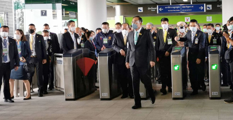 นายกเปิดรถไฟฟ้า