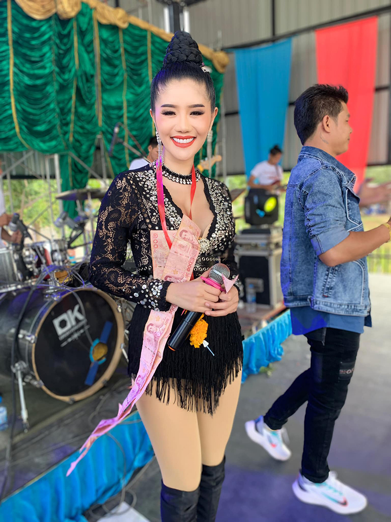 หมอลำแพรวพราว รถคว่ำ