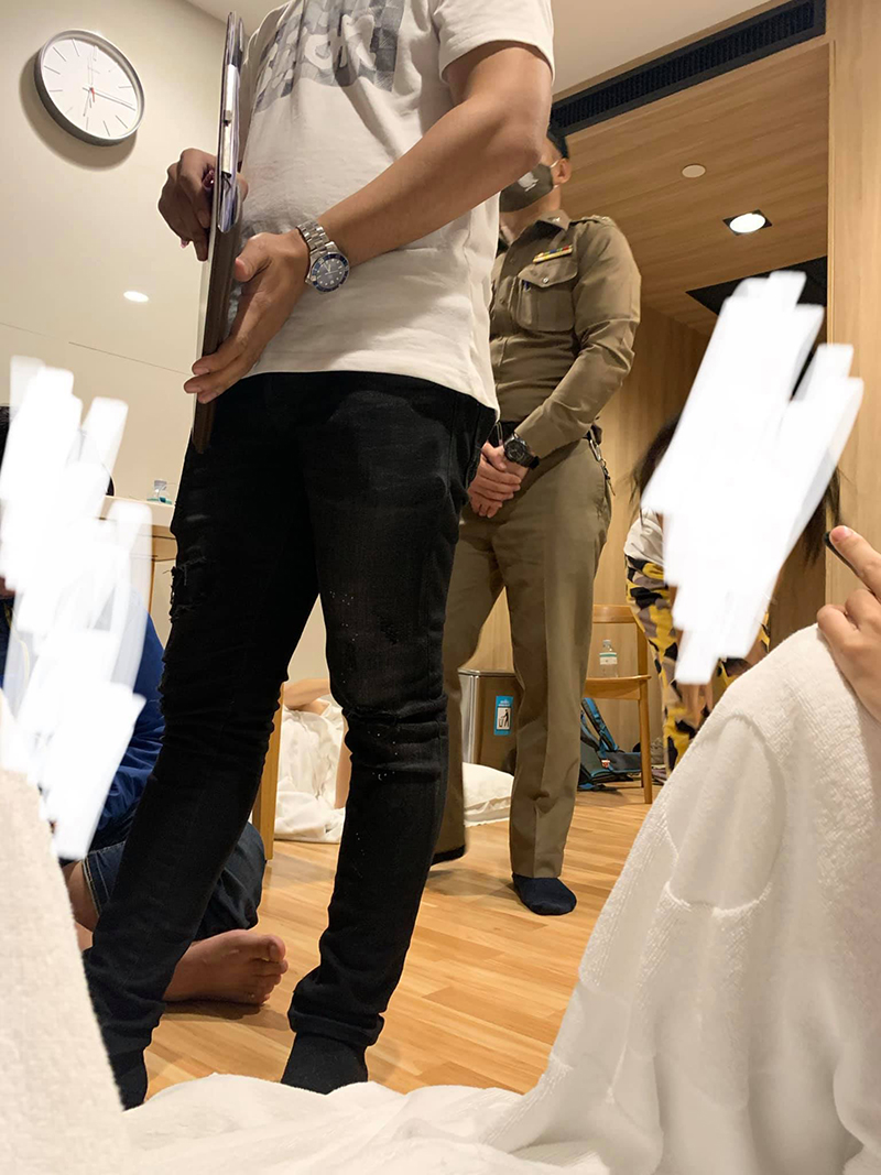 อายัดตัว เพนกวิน-ไมค์-รุ้ง