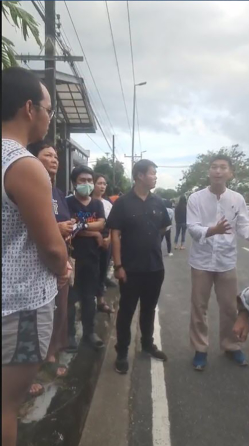 ธนาธร จึงรุ่งเรืองกิจ